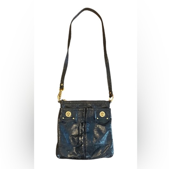 Marc Jacobs Handbags - Marc Jacobs Black Leather Turnlock Crossbody Bag